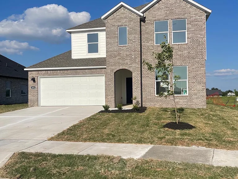 1051 Thornwood Pl — Photo 1