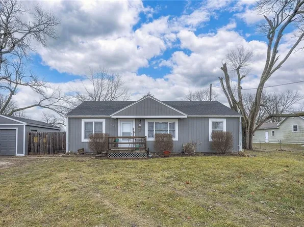 702 N Jefferson St, Spring Hill, KS 66083