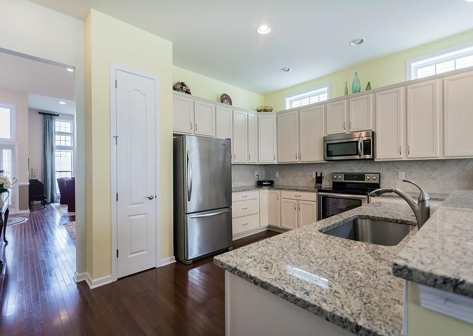1st image of 58 Sherwood Dr #204