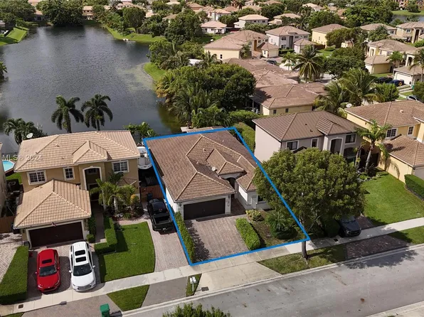 8897 SW 211th Ln, Cutler Bay, FL 33189