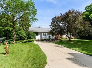 10606 Hawks Haven Rd, Cedar Rapids, IA 52411