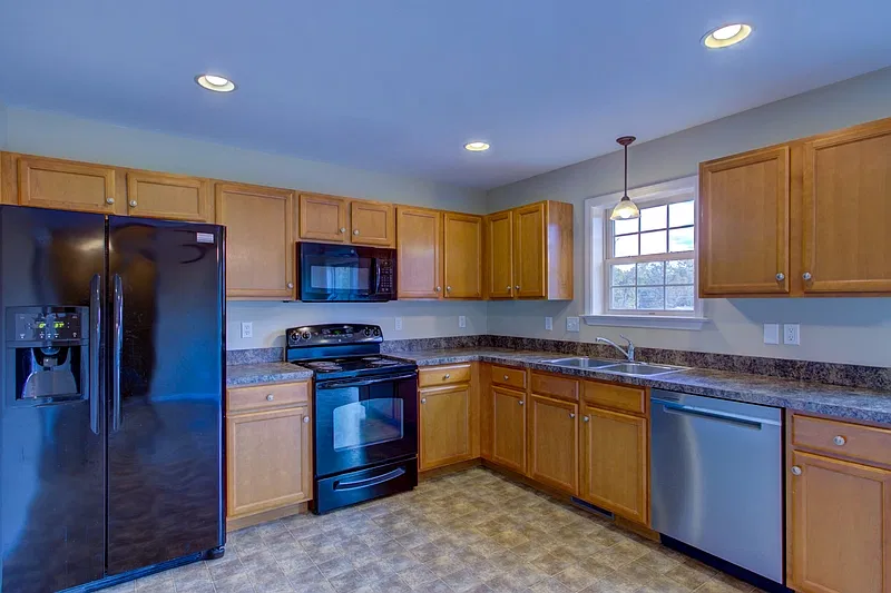 3 bed, 1.5 bath, 1508 sqft, $1,895 — Photo 3