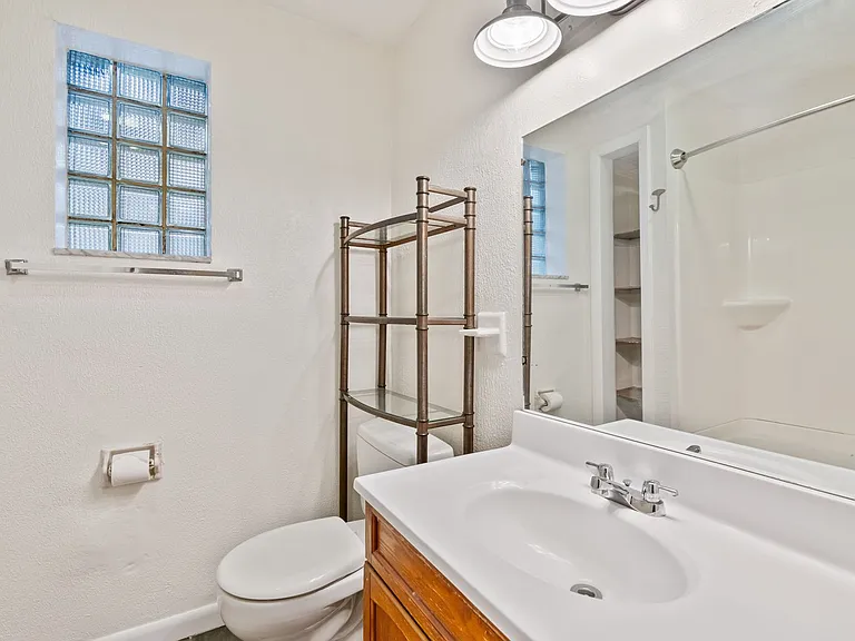 Charming & Fully Updated 2 Bed/1 Bath Home In Heart Of Beechview — Photo 14