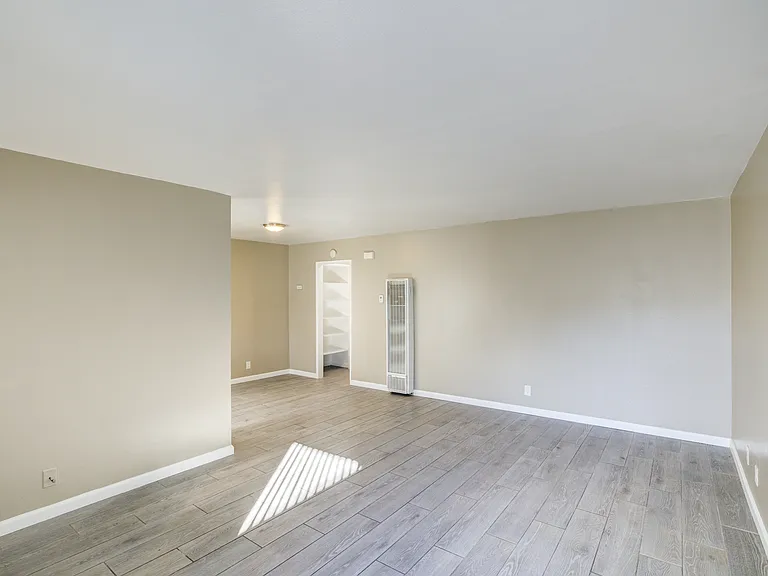 233 W Nicolet St #4 — Photo 7