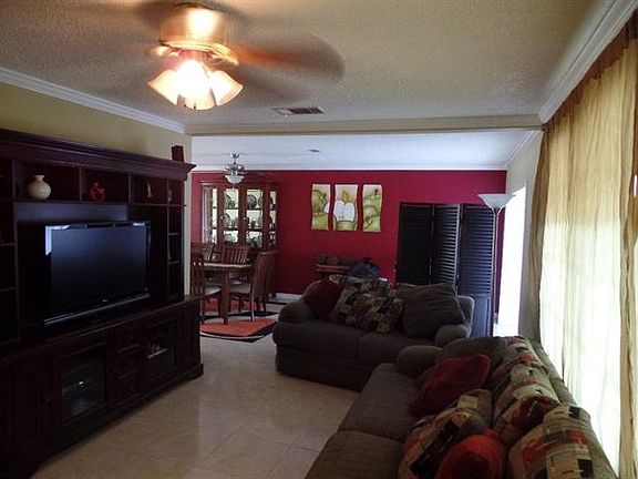 3rd image of 402 E Vista Dr