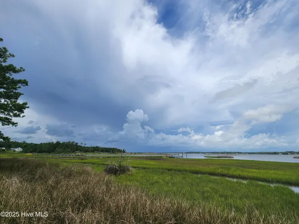 240 River Reach Dr #25, Swansboro, NC 28584