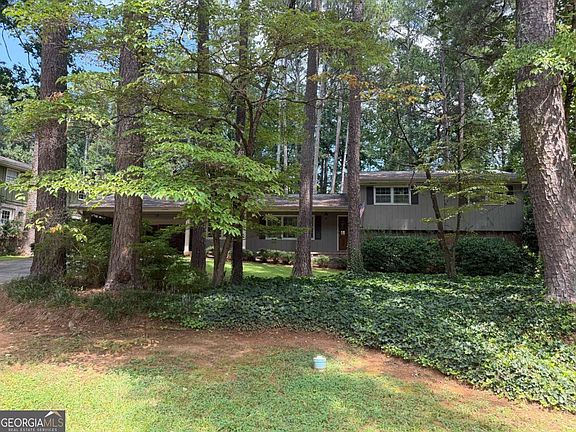 3rd image of 3887 Menlo Dr