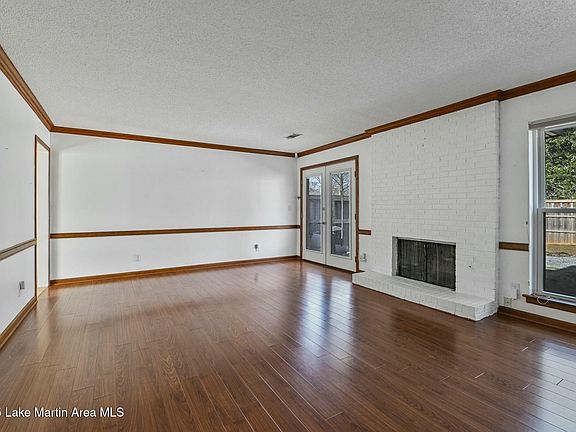 3rd image of 3101 Milan Dr