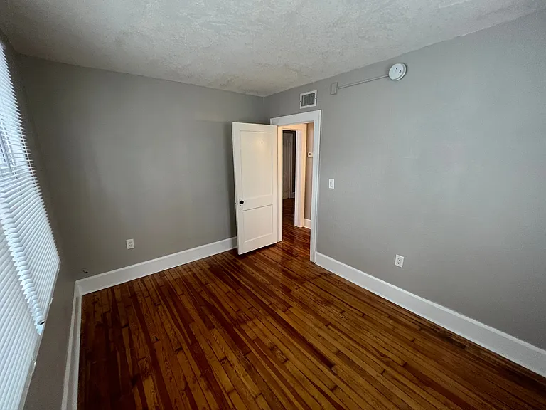 456 13th Ave NE #5 — Photo 9