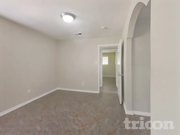 1910 Barnsley Ln — Photo 7