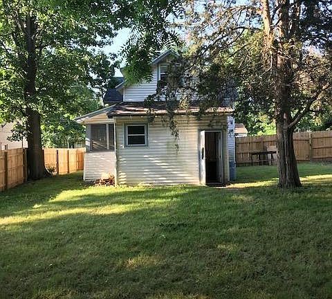 3rd image of 224 Armstrong Pl