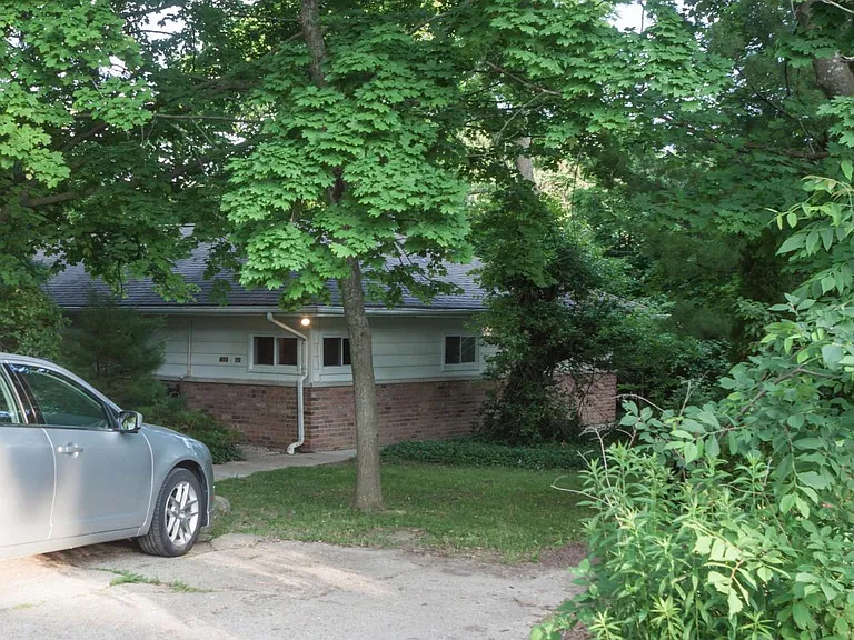 415 S Revena Blvd — Photo 3