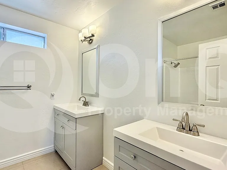 570 S Williams Pl — Photo 17