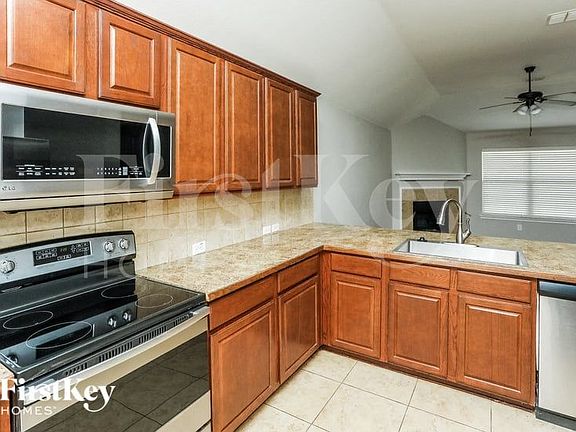 4th image of 206 Clydesdale St