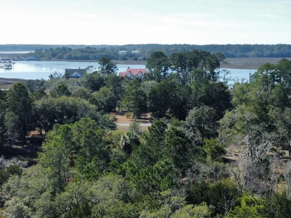 3 Lady Rebecca Ct, Ladys Island, SC 29907