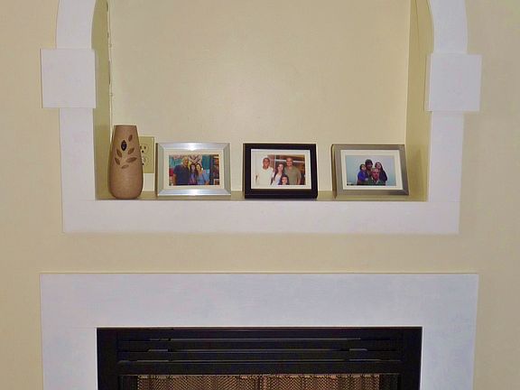 Cozy Gas Log Fireplace!