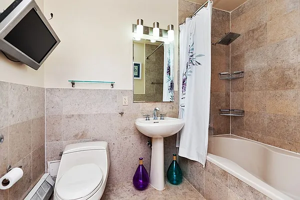 Rented by Esra Realty | media 21