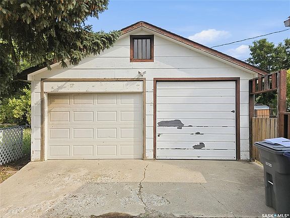 4th image of 211 3rd AVENUE W