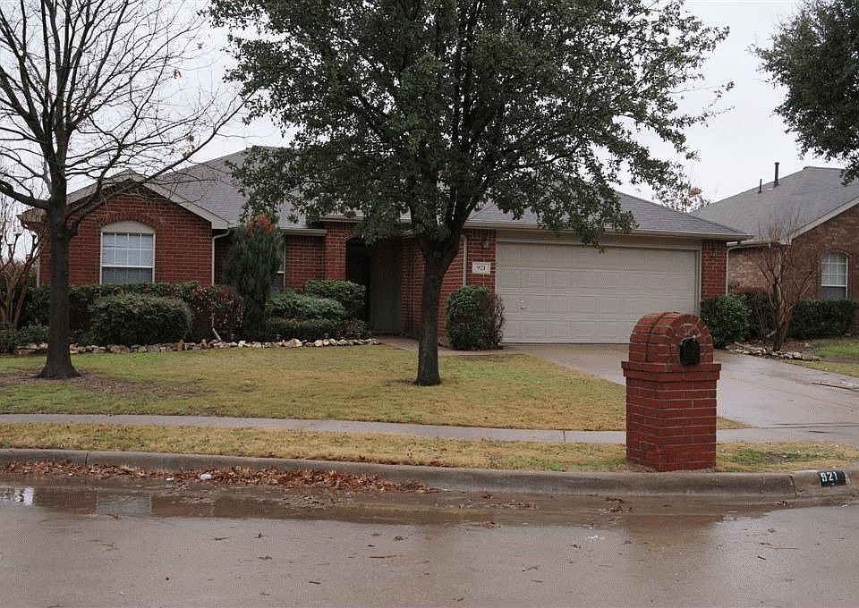 1st image of 921 Pennsylvania Dr