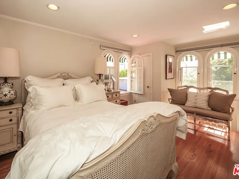 1367 N Beverly Dr — Photo 30
