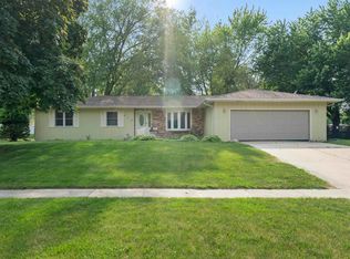 610 Oak Park Blvd, Cedar Falls, IA 50613