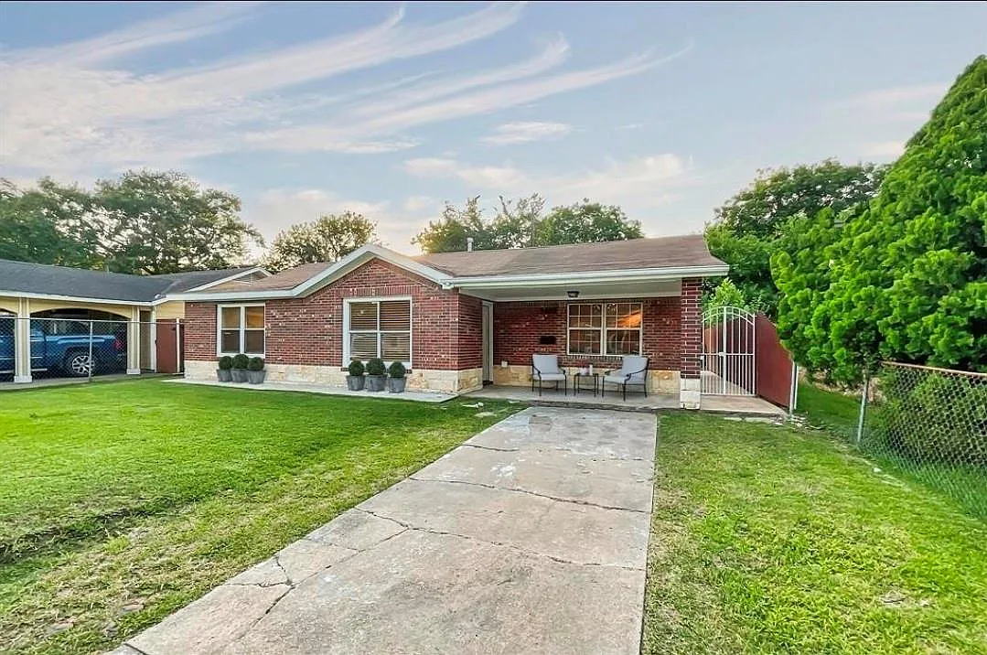 3 bed, 2.0 bath, 1402 sqft, $1,800 — Photo 4