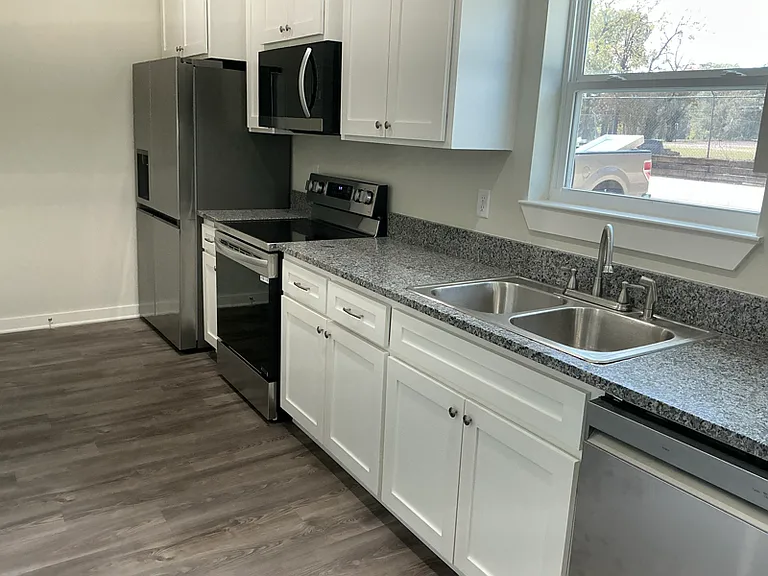 2602 Seaton St — Photo 4
