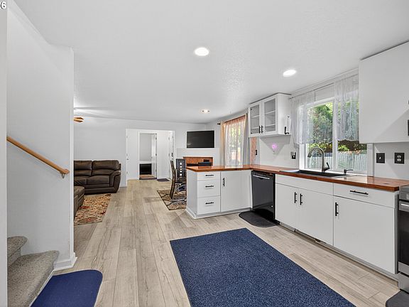 5th image of 11720 NE 32nd St