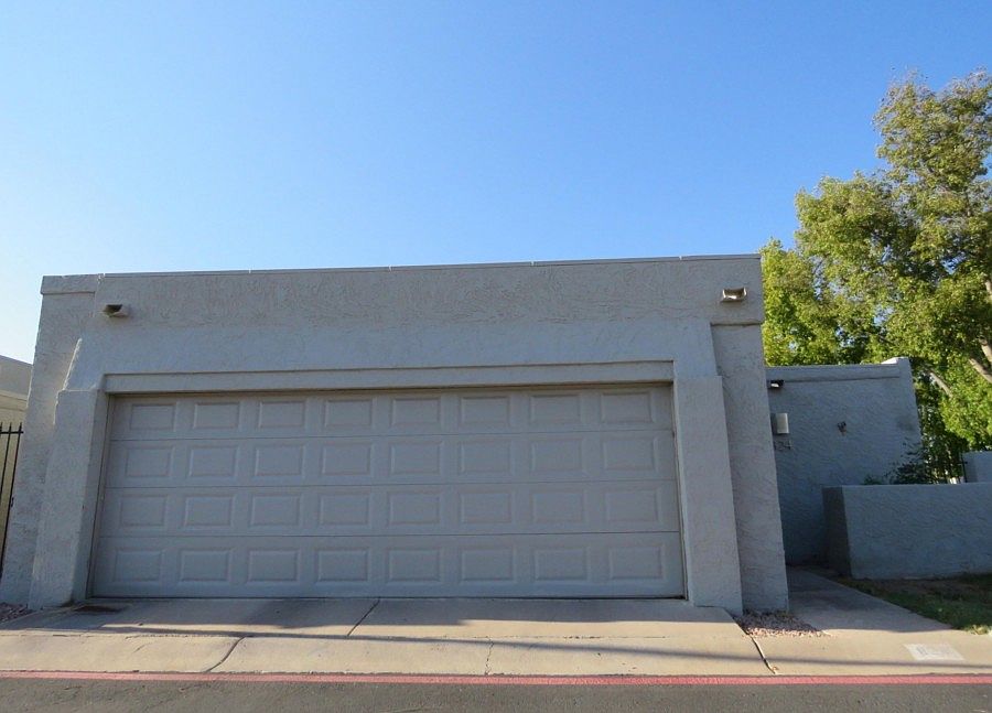 1st image of 824 E Fern Dr S