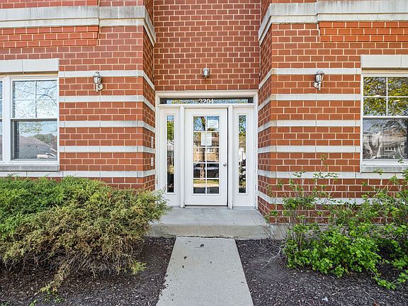 2nd image of 2204 N Natchez Ave APT 1N