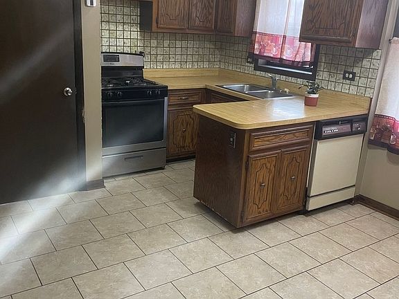 4th image of 7843 Natchez Ave