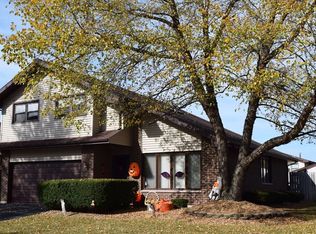 8312 Tanbark Dr, Tinley Park, IL 60477