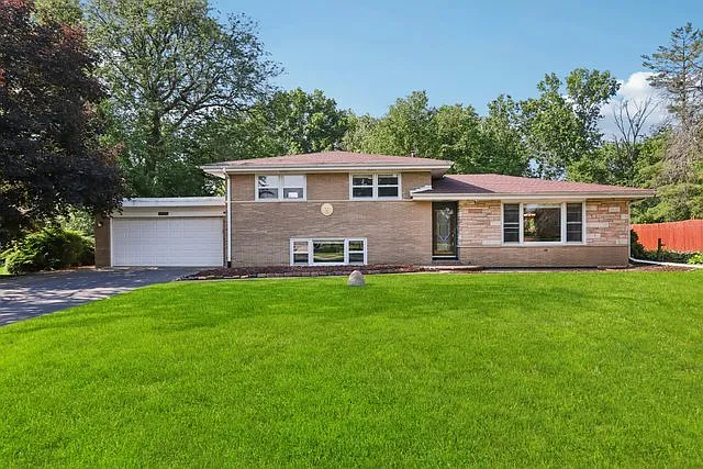 10505 Fitzsimmons Dr photo 1