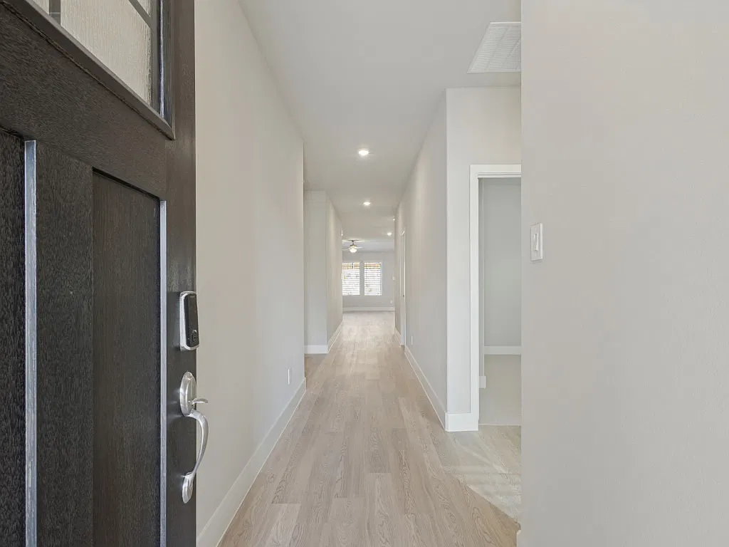 4 bed, 2059 sqft, $2,400 — Photo 3