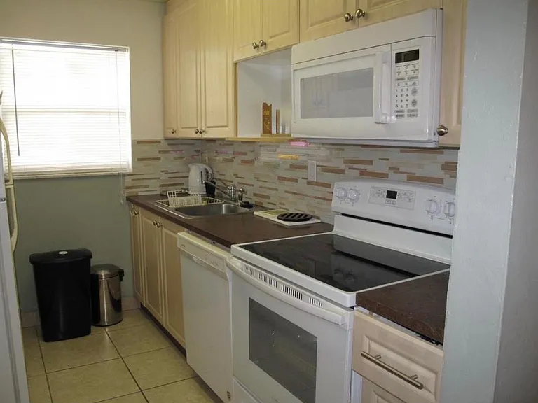 1420 High Point Way SW #B — Photo 5