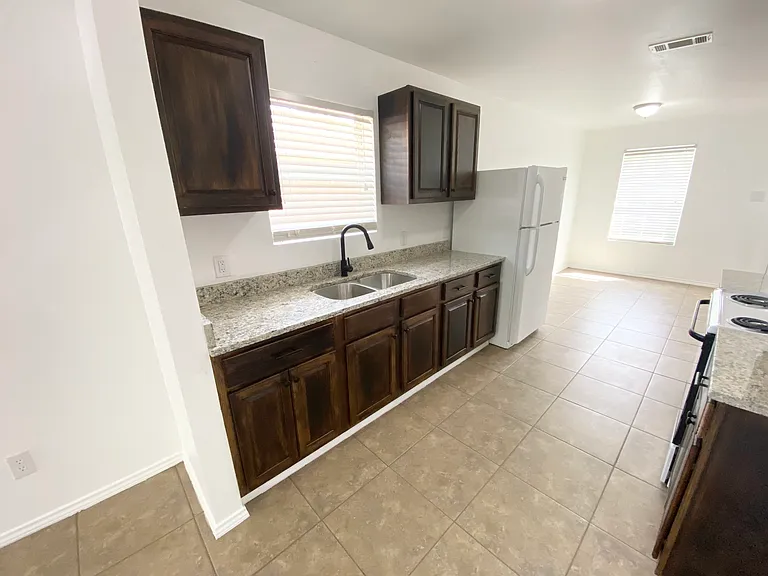 2508 E Houston St #B — Photo 1