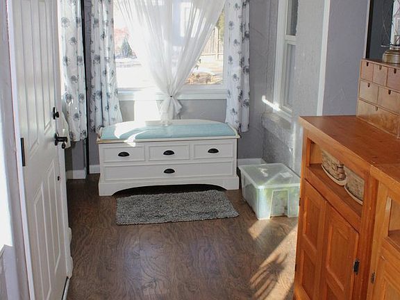 4th image of 204 Deuel St
