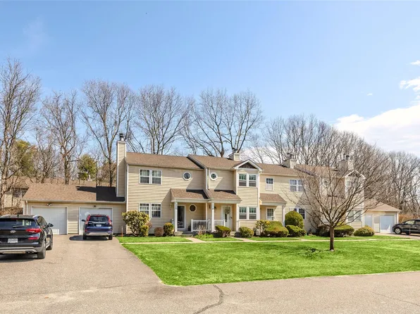 11 Kent Commons, Yaphank, NY 11980