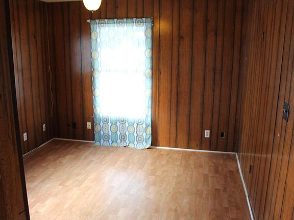 5th image of 854 Burton St SW