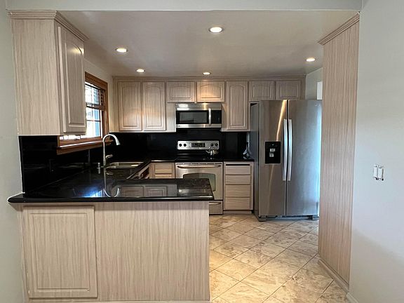 2nd image of 6302 Honeysuckle Dr