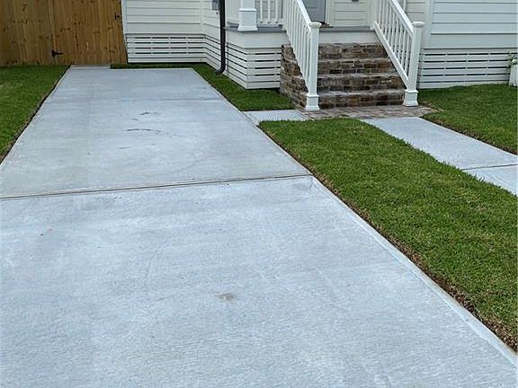 3rd image of 405 Zinnia Dr