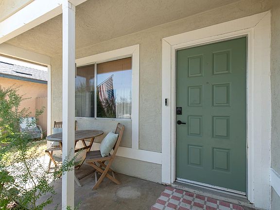 3rd image of 320 Mariposa St