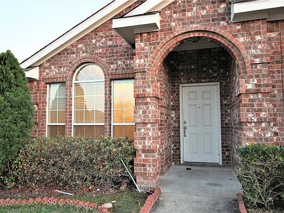 2nd image of 3502 Red Oak St