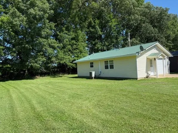 225 Clifty Village Ln, Paris, TN 38242