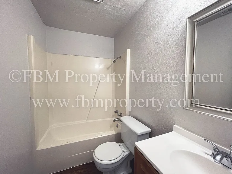 1603 S Hall St #B — Photo 6