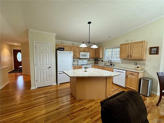 5th image of 4210 Mistral Cir