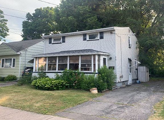 2nd image of 219 W Ivy St