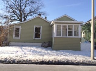 574 S Genesee St, Waukegan, IL 60085