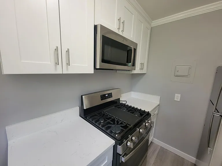 Brand New Kitchen with Quartz Counters