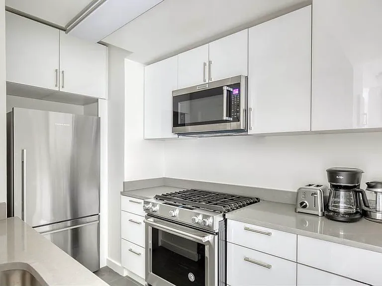 279 E 44th St #7K — Photo 2